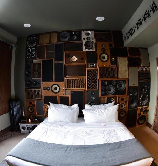 Crash Hotel Downtown Edmonton