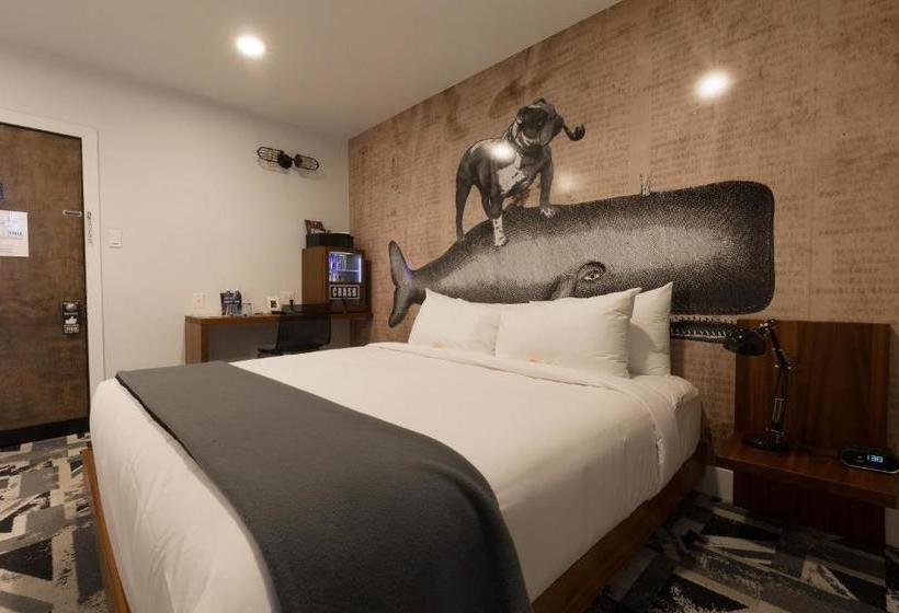 Crash Hotel Downtown Edmonton