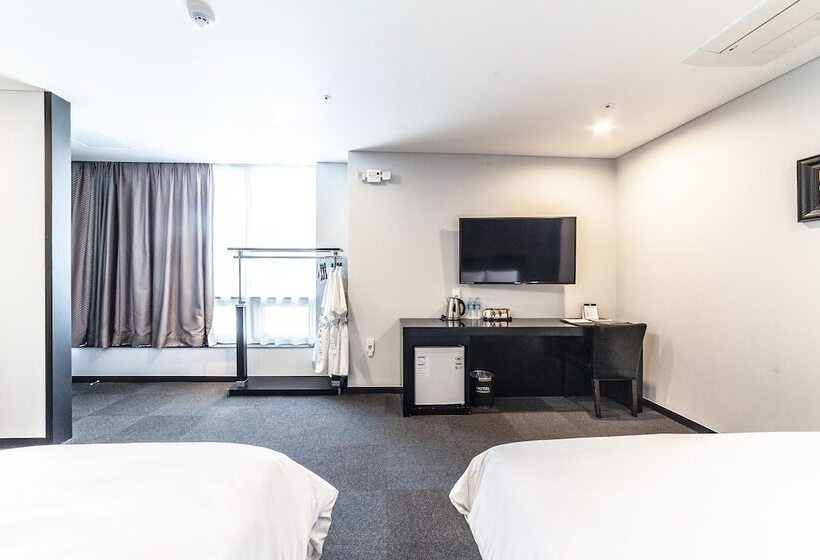 酒店 Gangneung Tourist