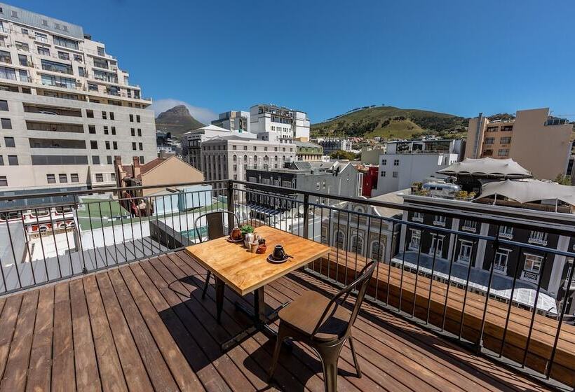 هتل Neighbourgood Castle