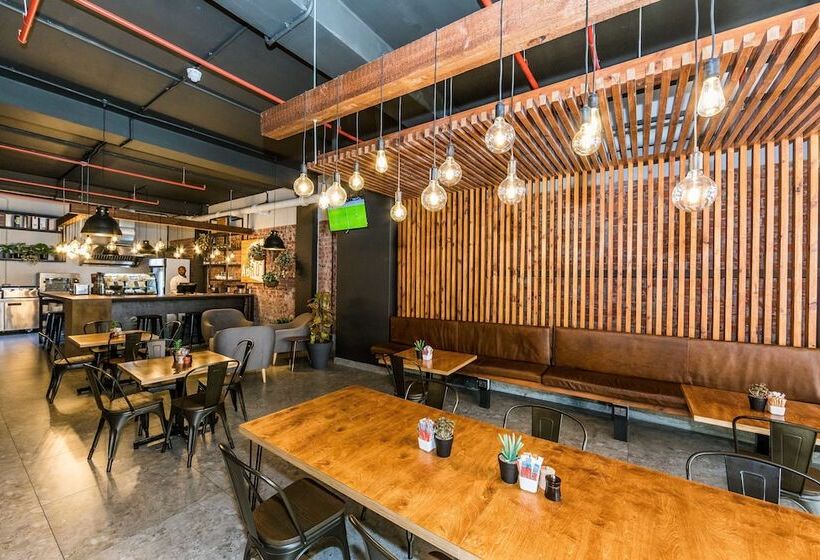 هتل Neighbourgood Castle