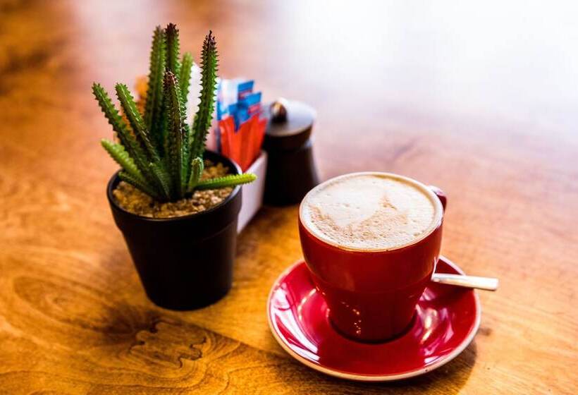 هتل Neighbourgood Castle