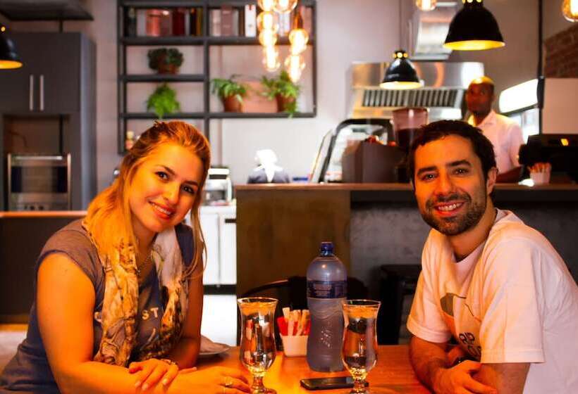 هتل Neighbourgood Castle