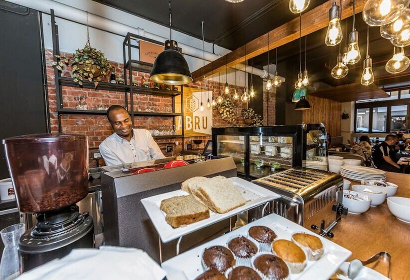 هتل Neighbourgood Castle