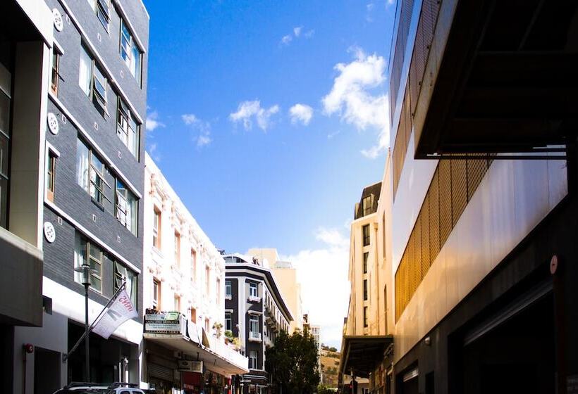 هتل Neighbourgood Castle