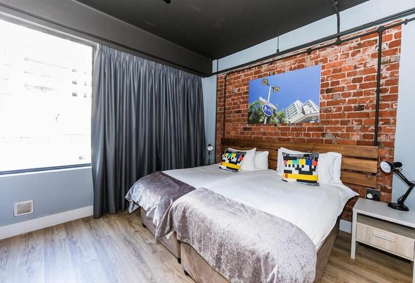 هتل Neighbourgood Castle