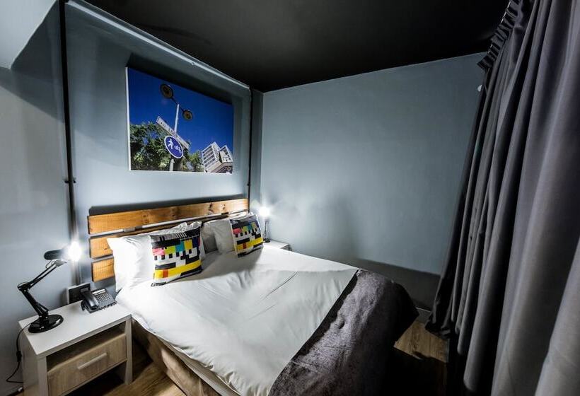 هتل Neighbourgood Castle