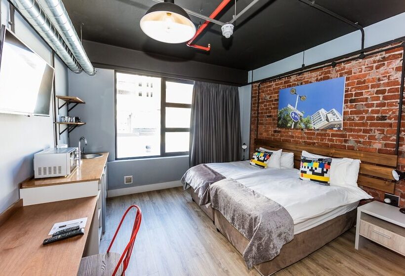 هتل Neighbourgood Castle