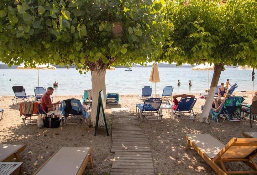 בית מלון כפרי Nydri Beach