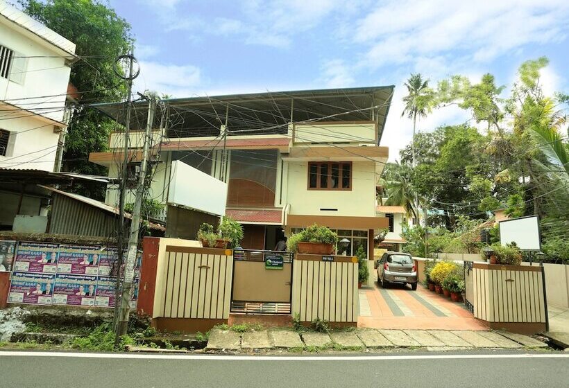 בית מלון כפרי Oyo Rooms Petttah Railway Station