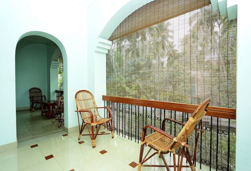 בית מלון כפרי Oyo Rooms Petttah Railway Station