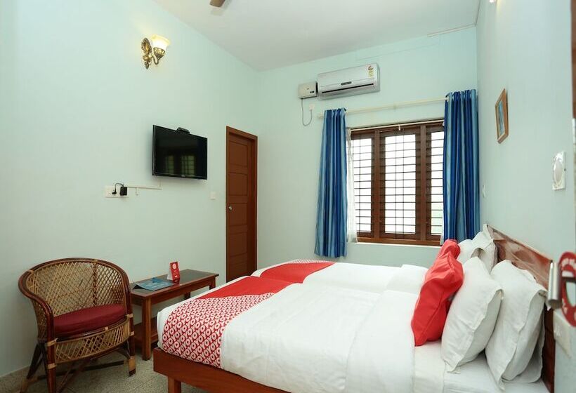 בית מלון כפרי Oyo Rooms Petttah Railway Station