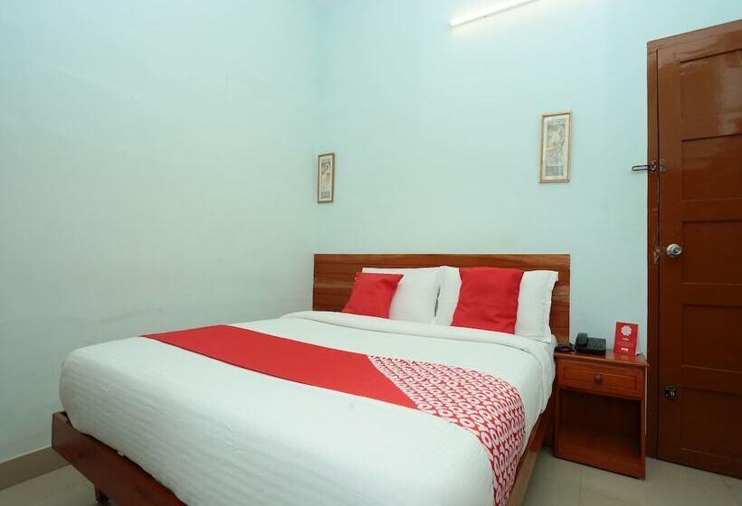 בית מלון כפרי Oyo Rooms Petttah Railway Station