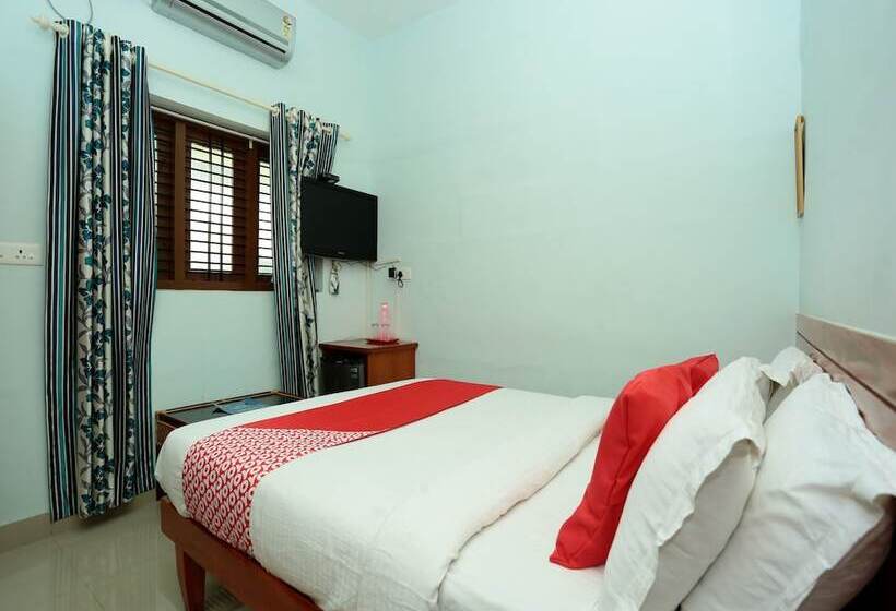 בית מלון כפרי Oyo Rooms Petttah Railway Station