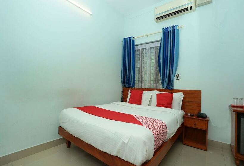 בית מלון כפרי Oyo Rooms Petttah Railway Station