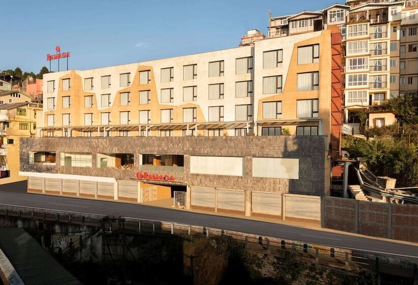 هتل Ramada By Wyndham Darjeeling Gandhi Road