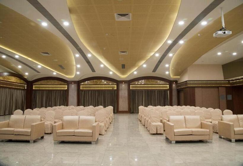 בית מלון כפרי Regenta Inn Vadodara, 500m From Railway Station
