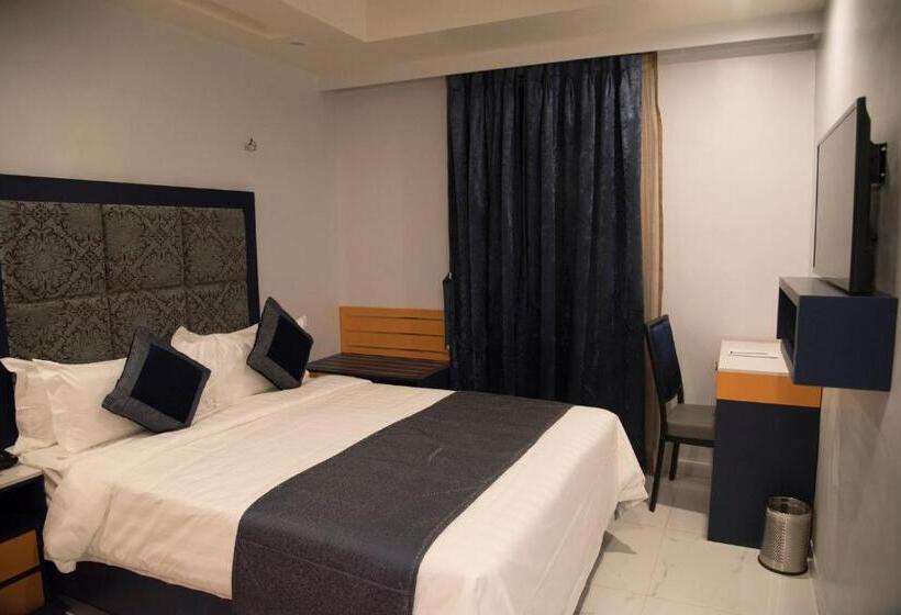 בית מלון כפרי Regenta Inn Vadodara, 500m From Railway Station