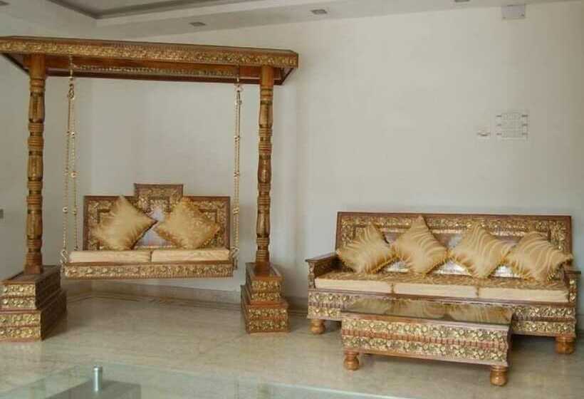 هتل Rohini International