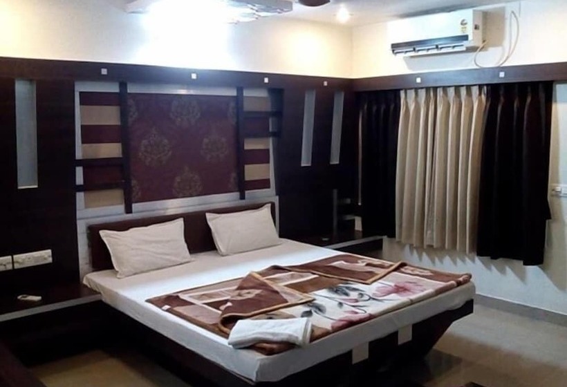 هتل Rohini International