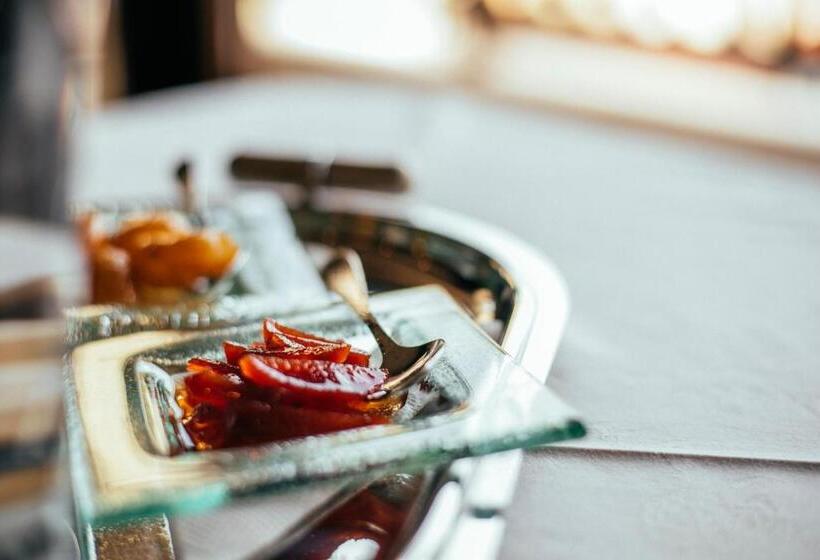 هتل Selestina Boutique