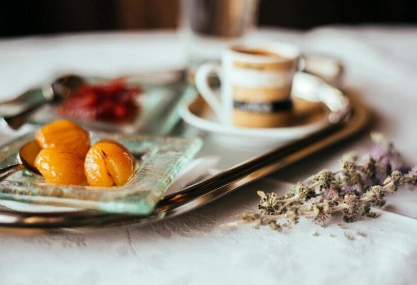 هتل Selestina Boutique