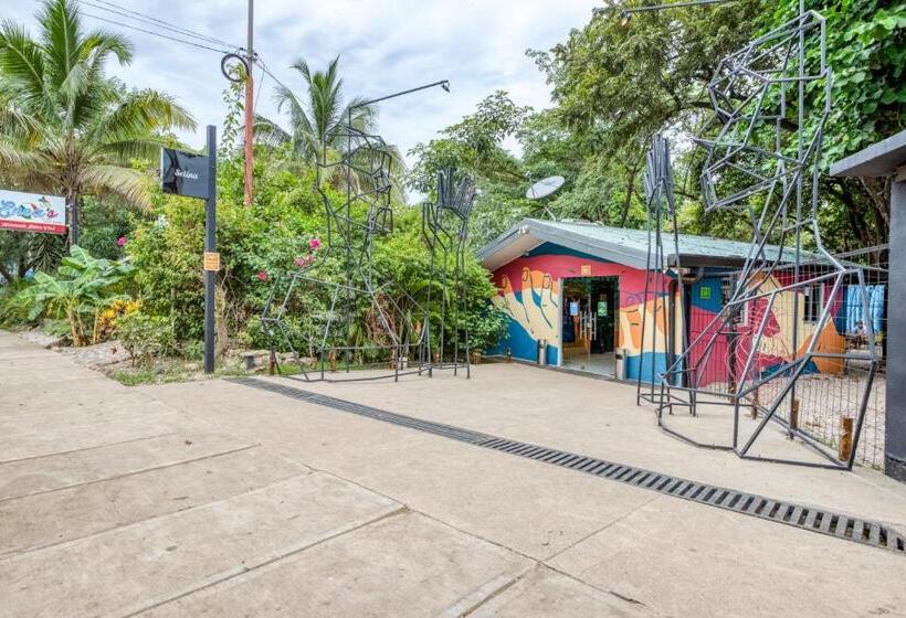 ホテル Selina Tamarindo