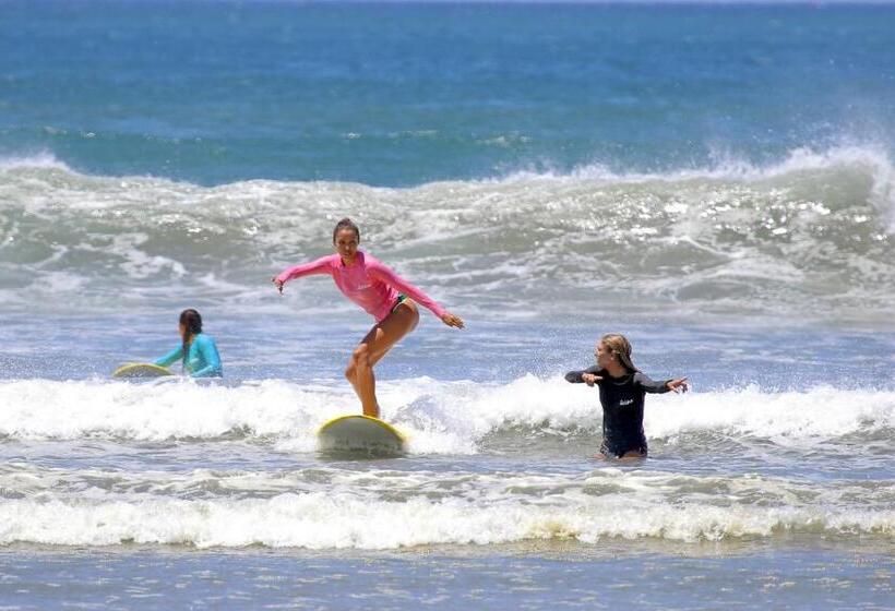 ホテル Selina Tamarindo