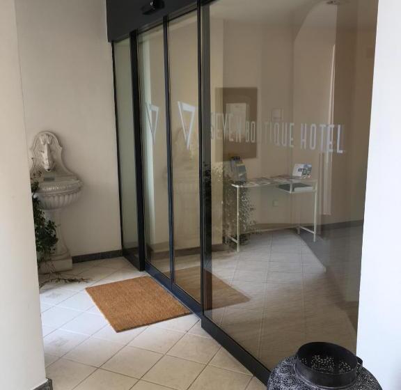 Отель Seven Boutique