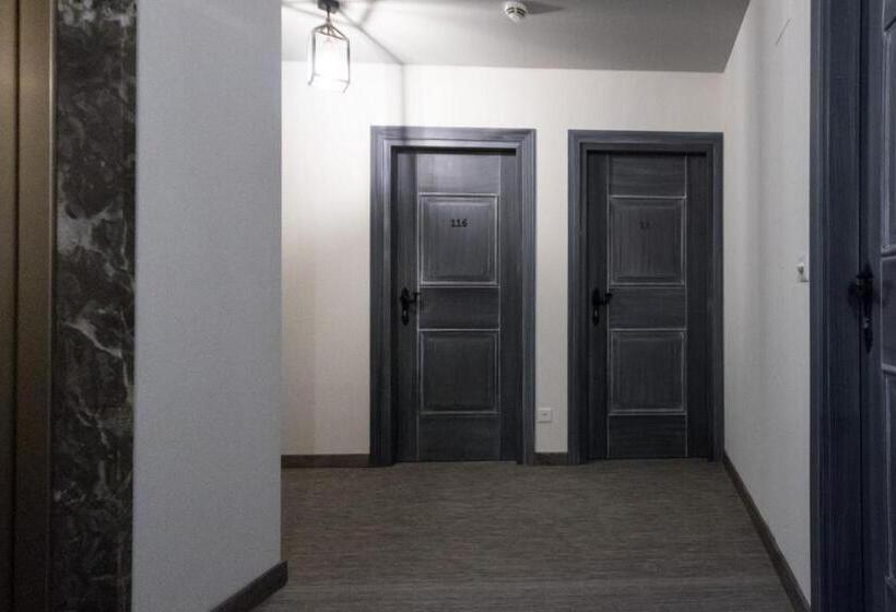 Отель Seven Boutique