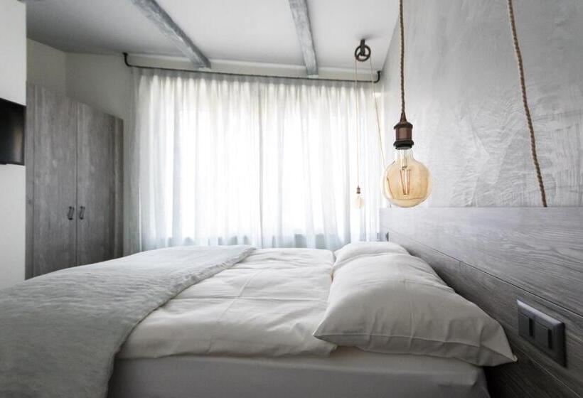 Отель Seven Boutique