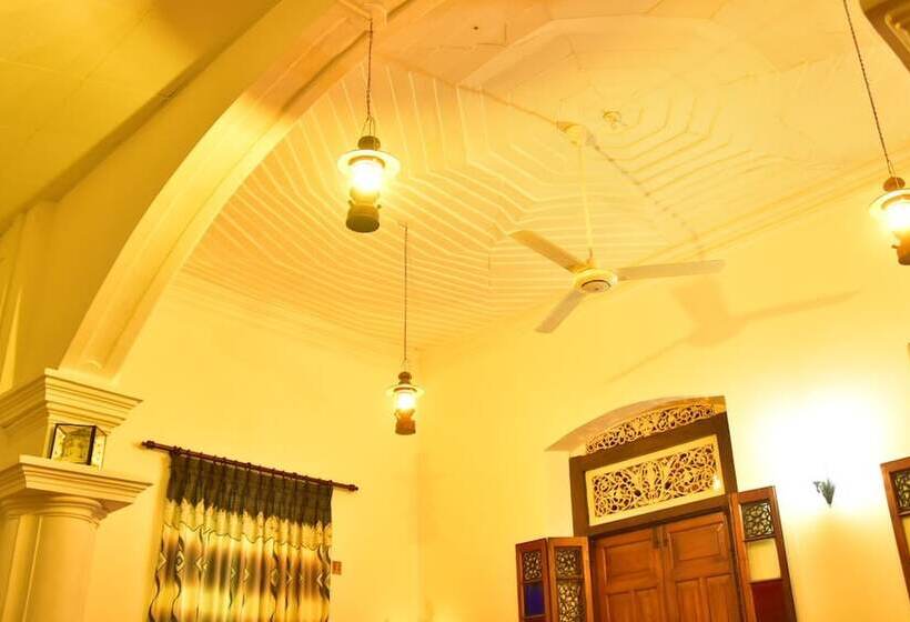 Отель Walawwa Dutch House