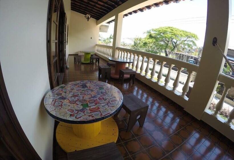 Le Monde Hostel   Suites E Camas