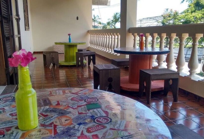 Le Monde Hostel   Suites E Camas