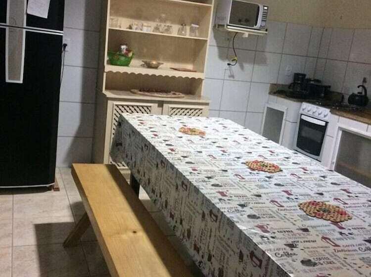 Le Monde Hostel   Suites E Camas