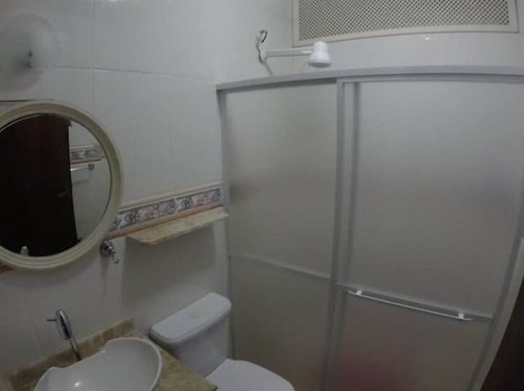 Le Monde Hostel   Suites E Camas