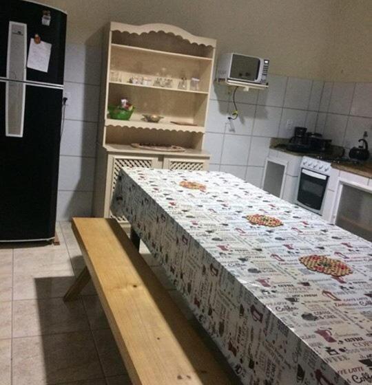 Le Monde Hostel   Suites E Camas