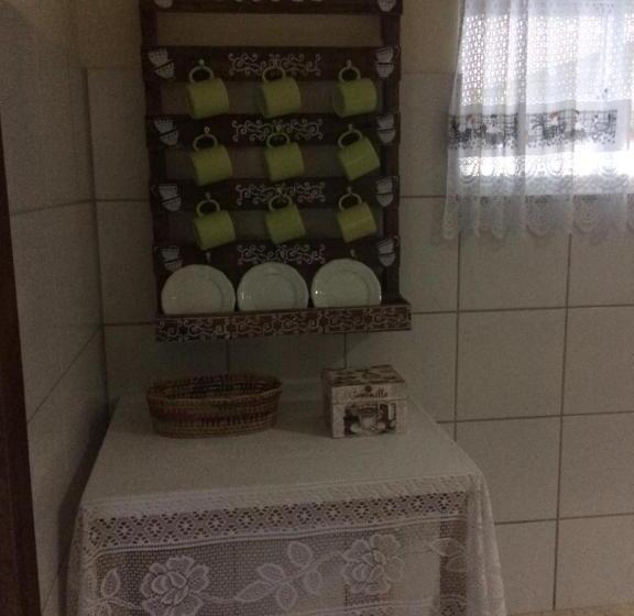 Le Monde Hostel   Suites E Camas