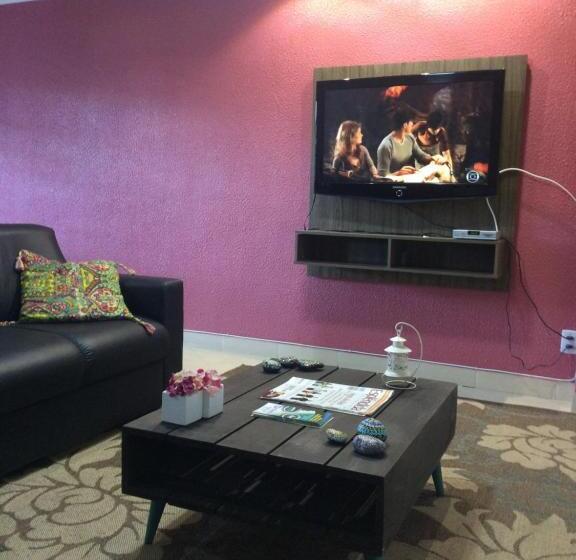 Le Monde Hostel   Suites E Camas