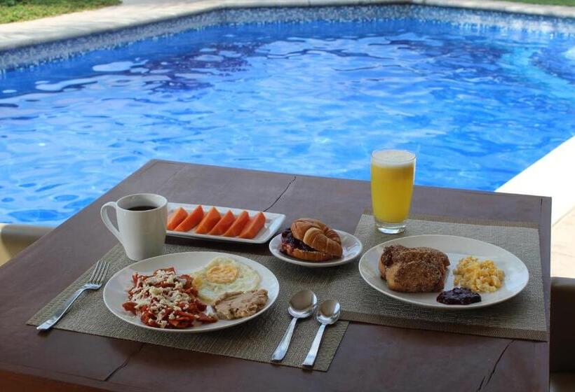 Lindo Ajijic Bed & Breakfast