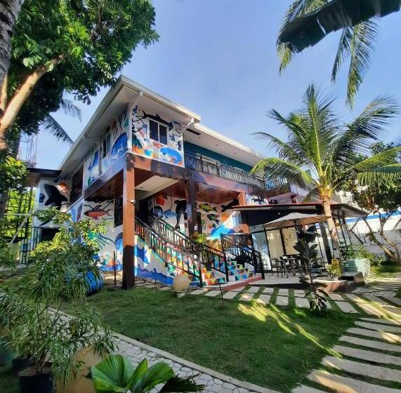 استراحتگاه Pescadores Suites Moalboal