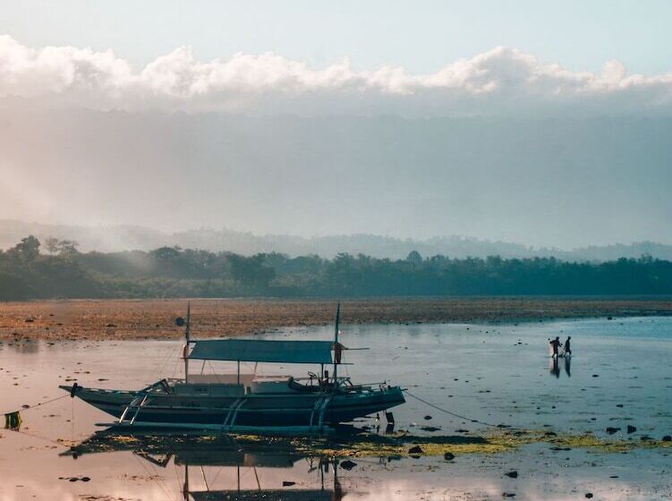 استراحتگاه Pescadores Suites Moalboal