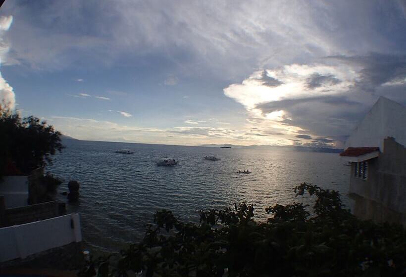 استراحتگاه Pescadores Suites Moalboal