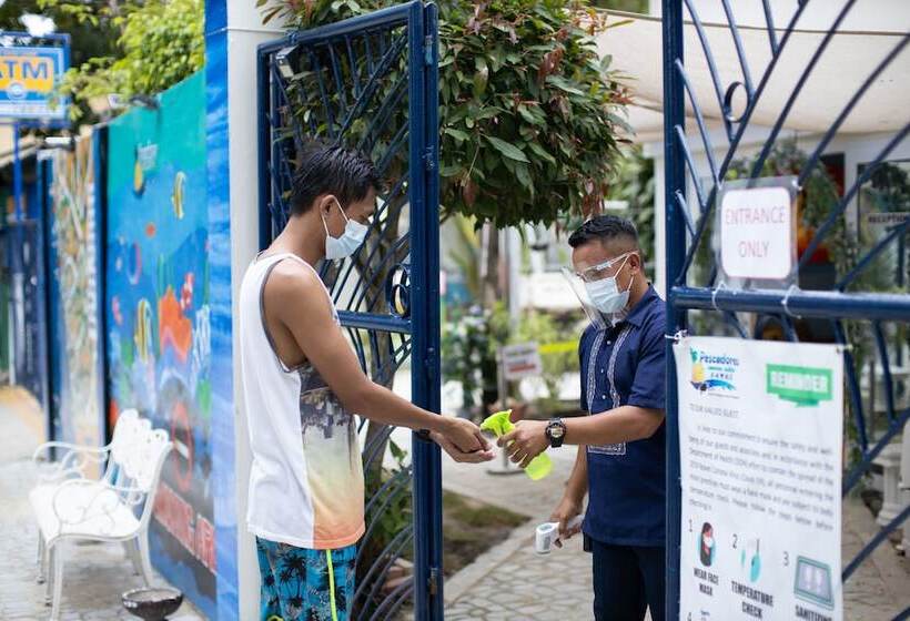 استراحتگاه Pescadores Suites Moalboal