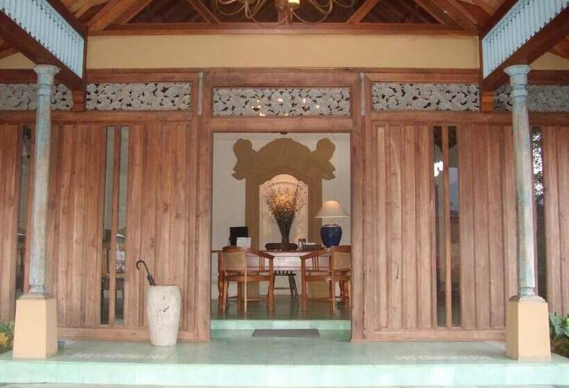 Strawberry Hill Hotel & Restaurant