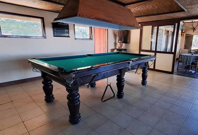 Strawberry Hill Hotel & Restaurant