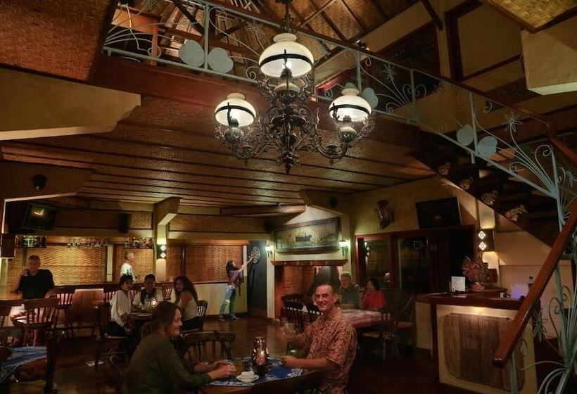 Strawberry Hill Hotel & Restaurant