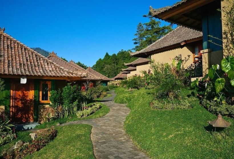 Strawberry Hill Hotel & Restaurant