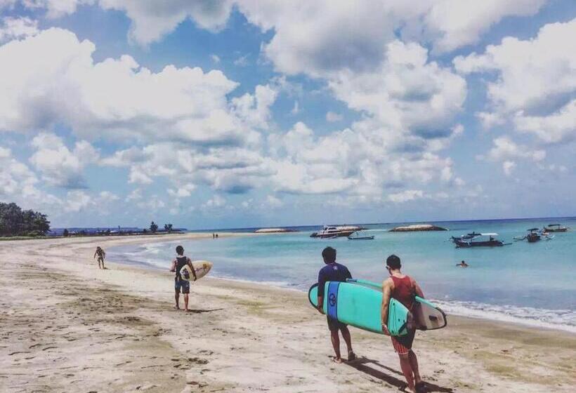 فندق صغير Nuka Beach Inn