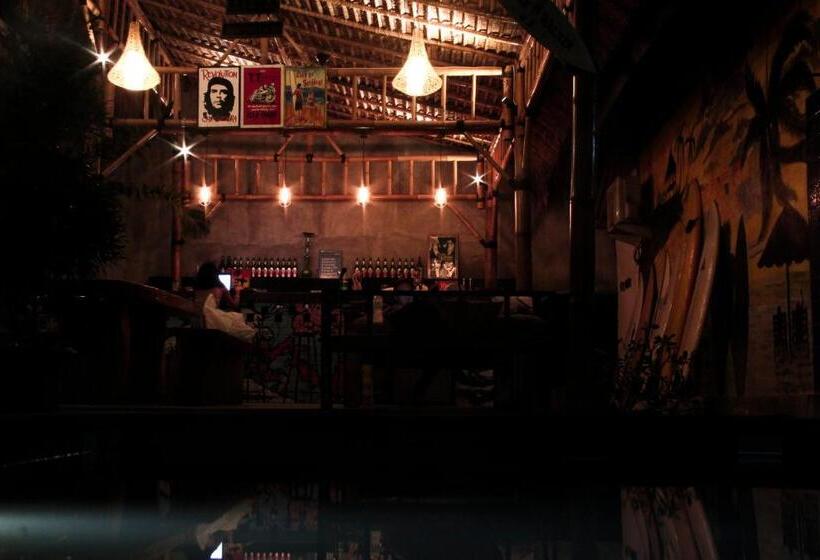 فندق صغير Nuka Beach Inn